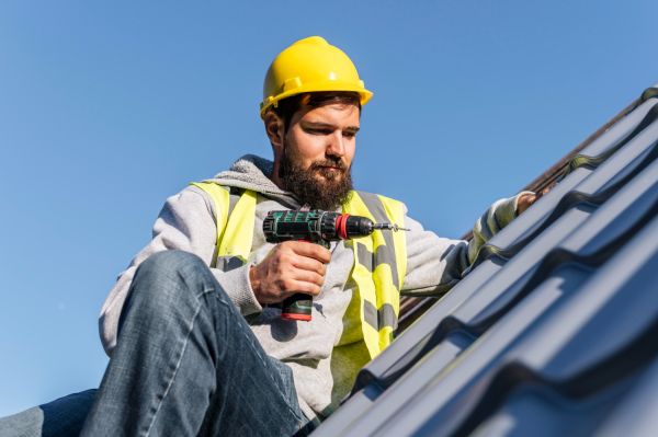 Optimiser votre toiture avec un couvreur à Toulouse